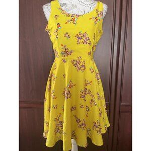 BOO - HOO NWT UK 10 LEONA Yellow Summer Floral Print -Peep Hole Back